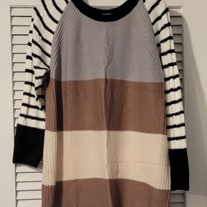 NWOT Women's L LuluRoe Black and Gray & T Crew Neck Sweater with Striped Sleeves